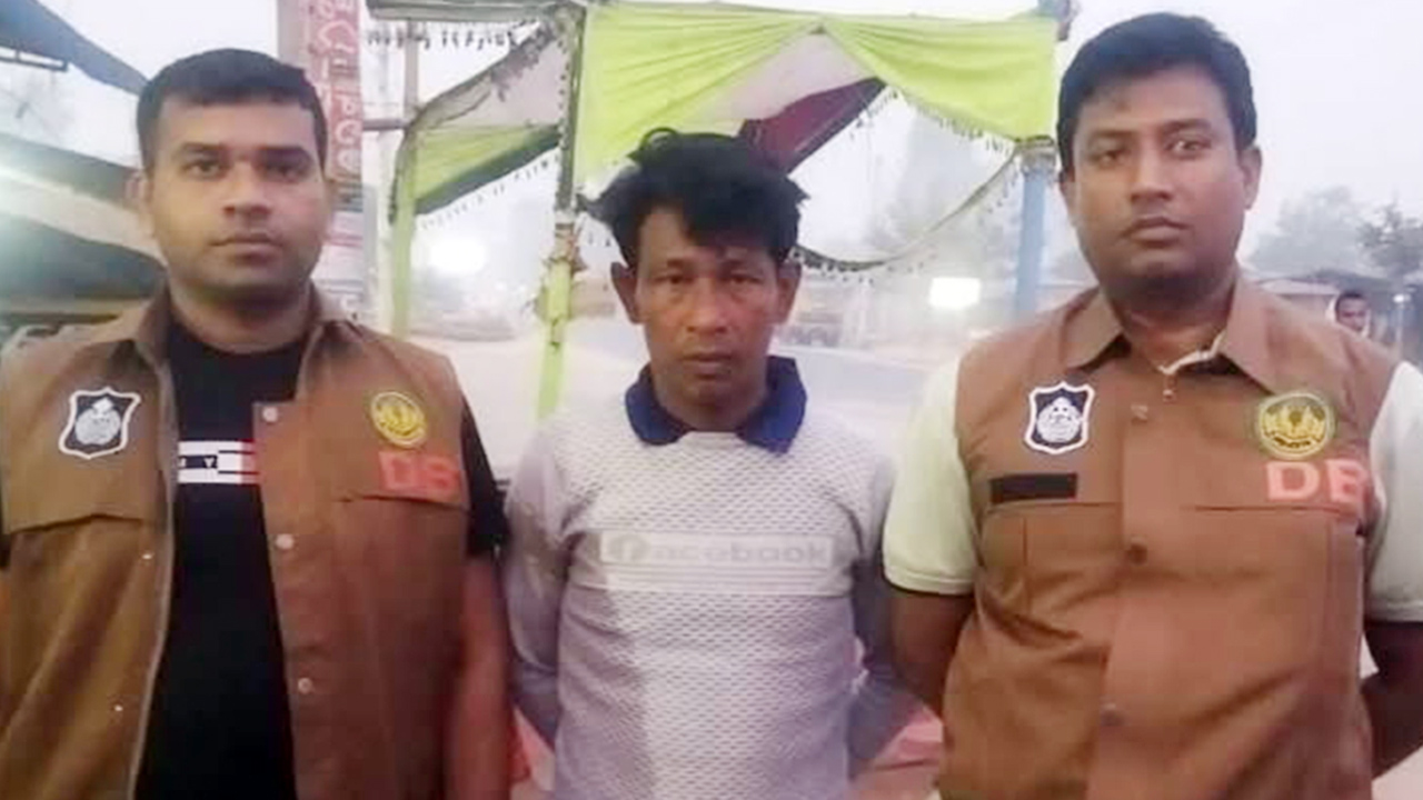 রাজশাহীতে নারীকে হেনস্তা করা ব্যক্তি নওগাঁয় আটক