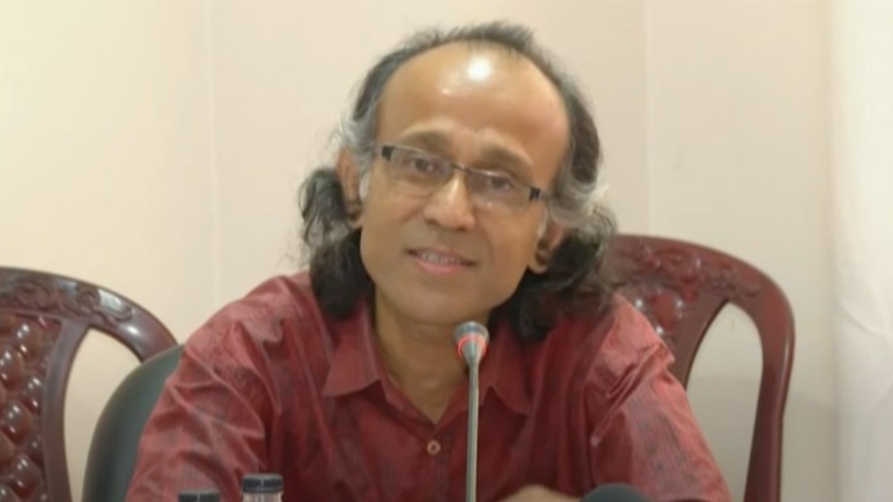 ধর্মীয় অনুভূতিতে আঘাতের অভিযোগ: রাখাল রাহার বিরুদ্ধে মামলার আবেদন