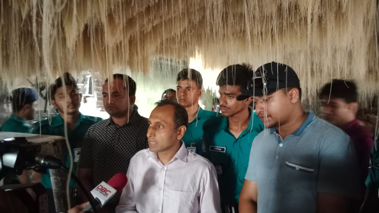 চট্টগ্রামে নোংরা পরিবেশে সেমাই উৎপাদন, ৪ প্রতিষ্ঠানকে জরিমানা