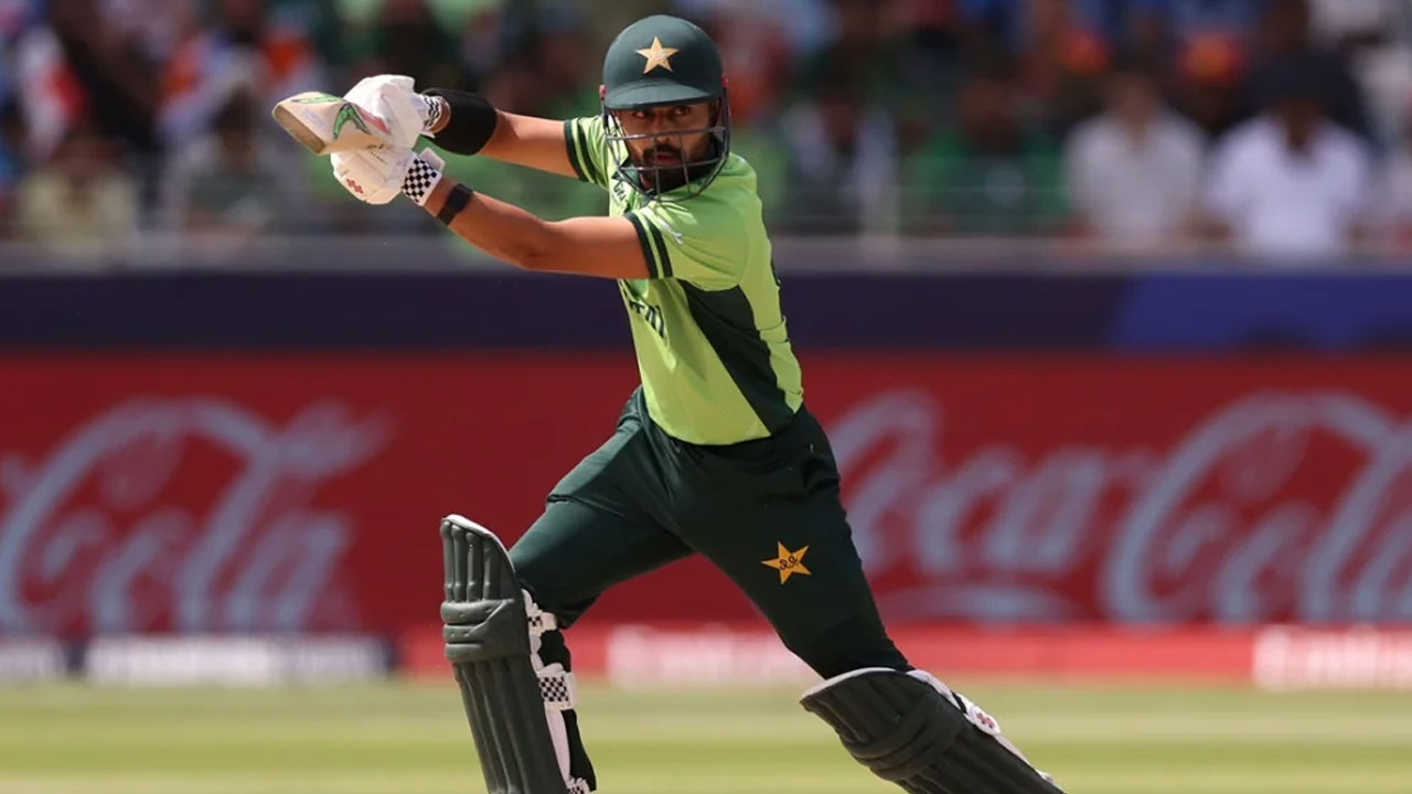 ড্রেসিংরুমে ঘুমিয়ে পড়ে টাইমড আউট পাকিস্তানি তারকা 