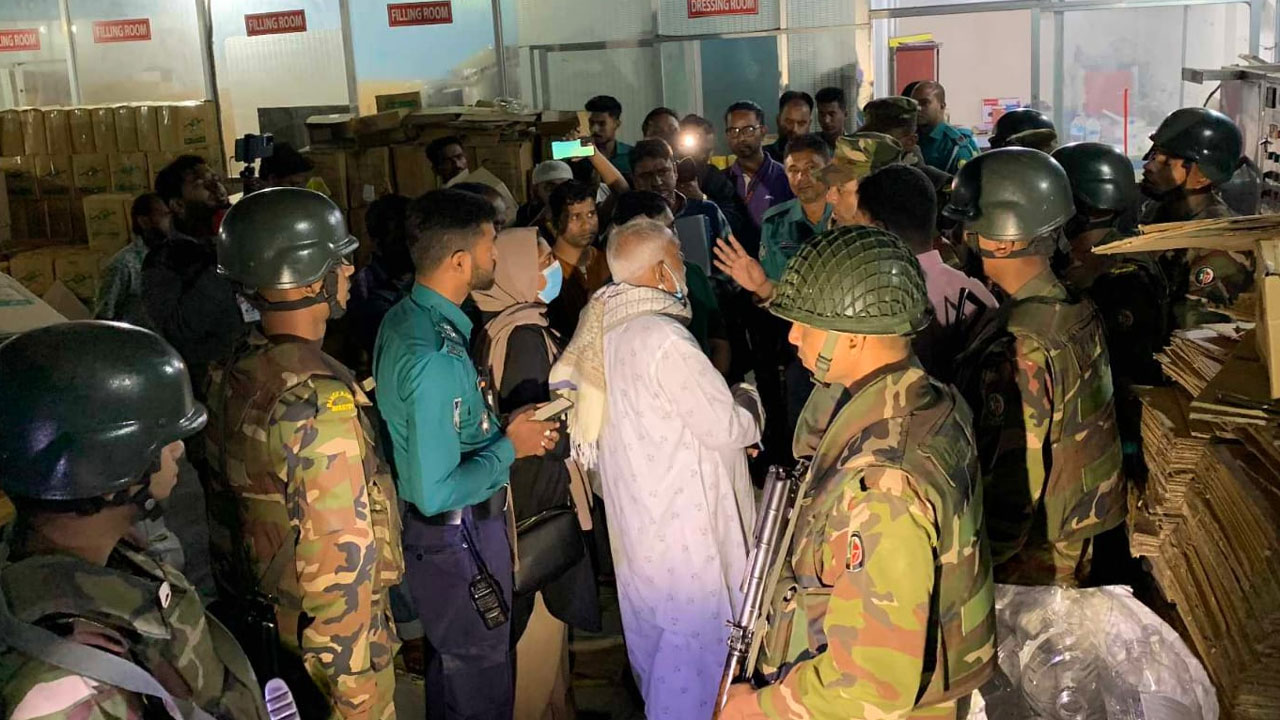 সিলেটে সয়াবিন তেলের কোম্পানিতে অভিযান, জরিমানাসহ আটক ১