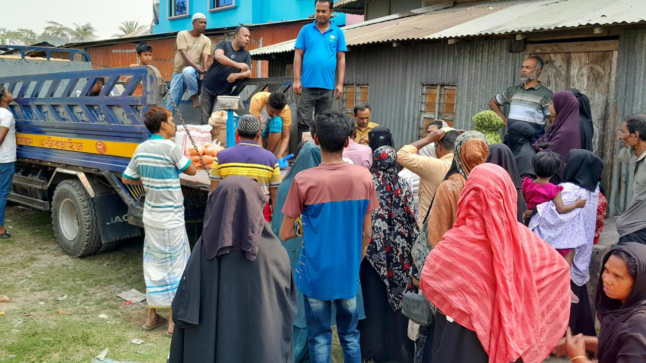 টিসিবি কার্ড না পাওয়ায় দুর্ভোগে মাদারীপুরের ১৭ হাজার পরিবার