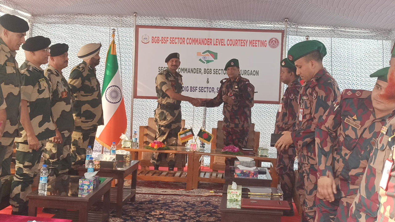 সীমান্তে বিএসএফ মারণাস্ত্রের ব্যবহার করে মানবাধিকার লঙ্ঘন করেছে