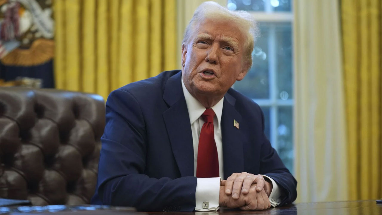 কানাডা-মেক্সিকোর বেশিরভাগ পণ্যে শুল্ক আরোপ পিছিয়ে দিলেন ট্রাম্প