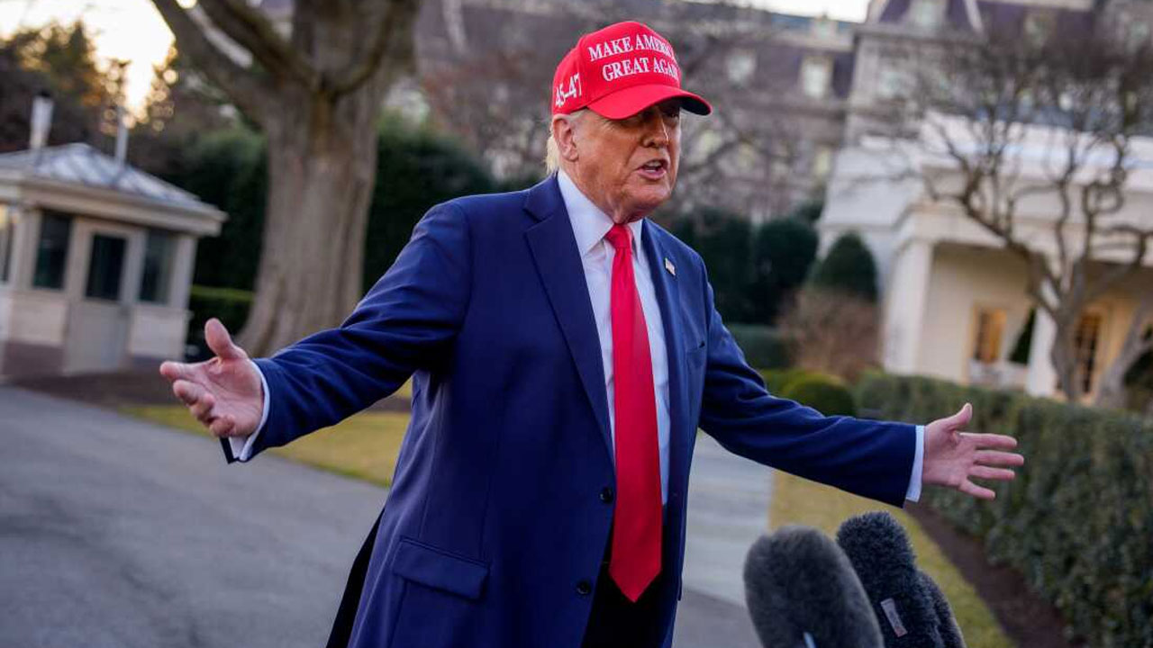 ইংরেজিকে যুক্তরাষ্ট্রের সরকারি ভাষা ঘোষণা করলেন ট্রাম্প