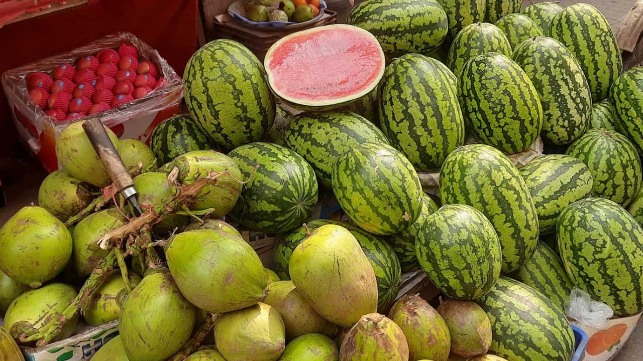 গরমে বেড়েছে তরমুজ-ডাবের চাহিদা, দাম বাড়ার অভিযোগ