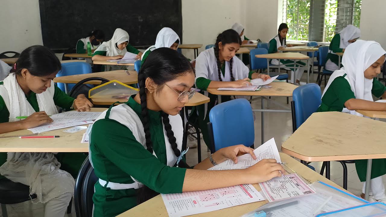 এসএসসির ১২তম দিনে নকলের দায়ে বহিষ্কার ১৭ শিক্ষার্থী