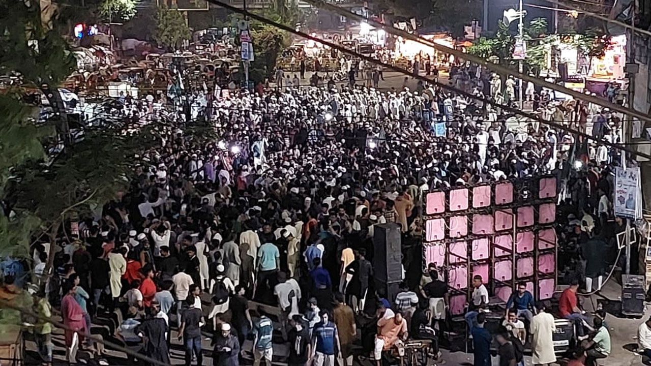 আ. লীগ নিষিদ্ধকরণ আন্দোলনে ১০ ঘণ্টা ধরে শাহবাগে ছাত্র-জনতা