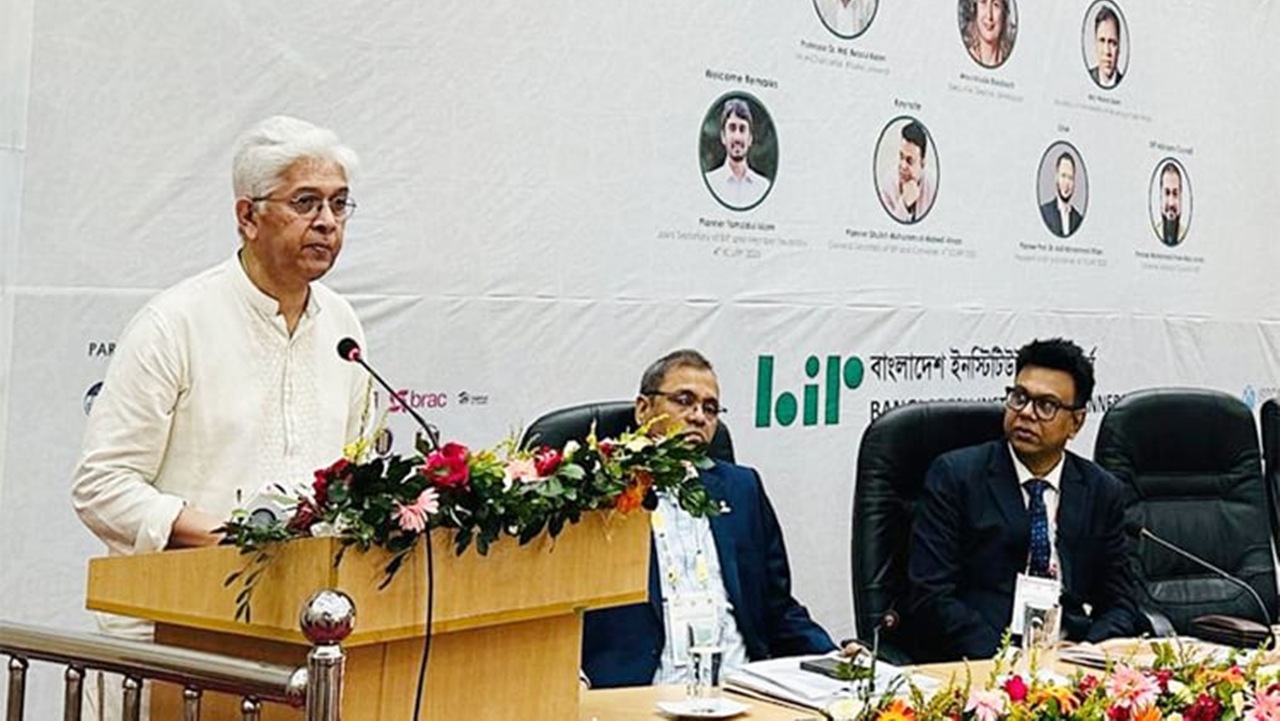 কৃষি জমি সুরক্ষায় আইন প্রণয়ন করা হচ্ছে : গণপূর্ত উপদেষ্টা