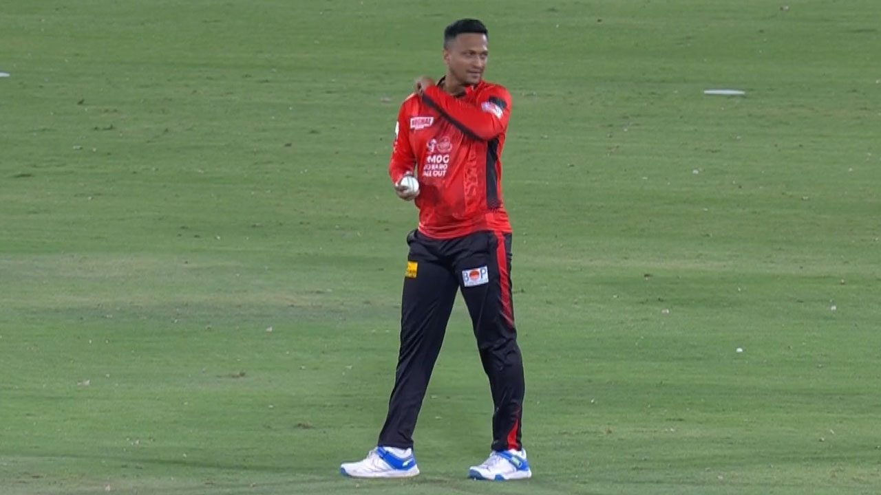 সাকিবের মলিন দিনেও জিতল লাহোর, নিশ্চিত প্লে-অফ