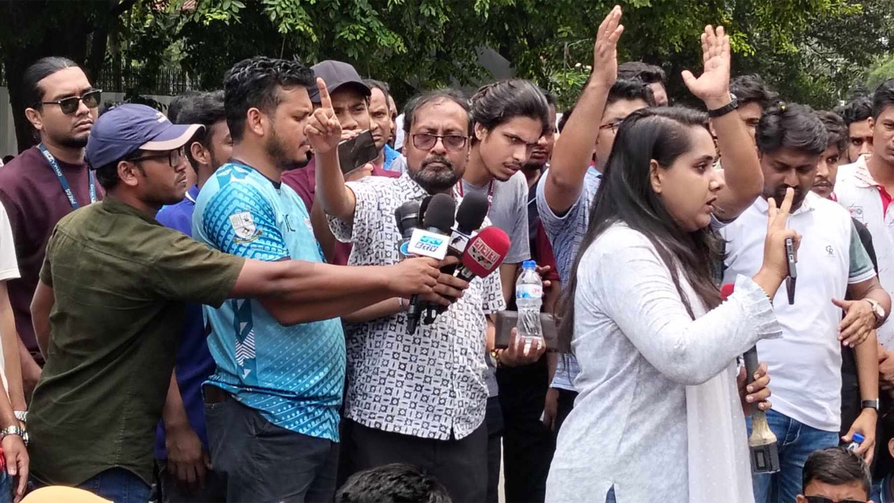 শিক্ষার্থীদের ওপর হামলার ঘটনায় উপদেষ্টার দুঃখ প্রকাশ করা উচিত ছিল
