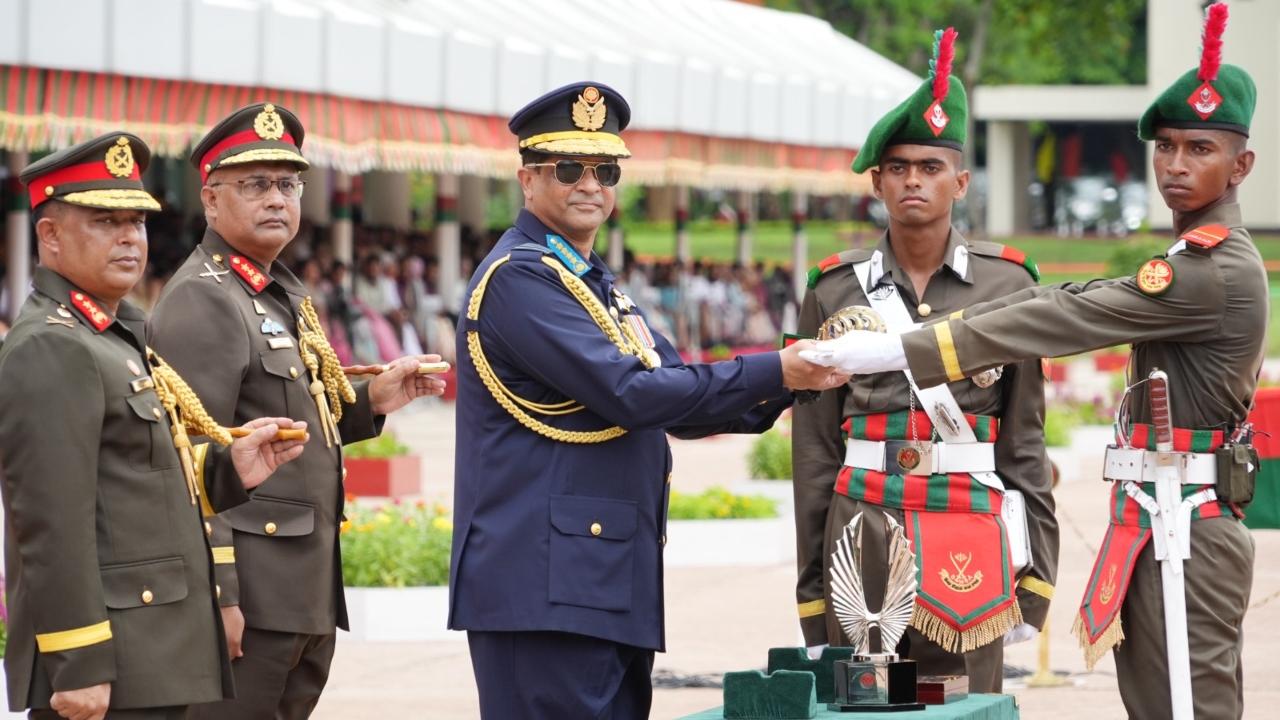 সেনাবাহিনীতে ১৫৫ অফিসারের ক্যাডেট কমিশন লাভ