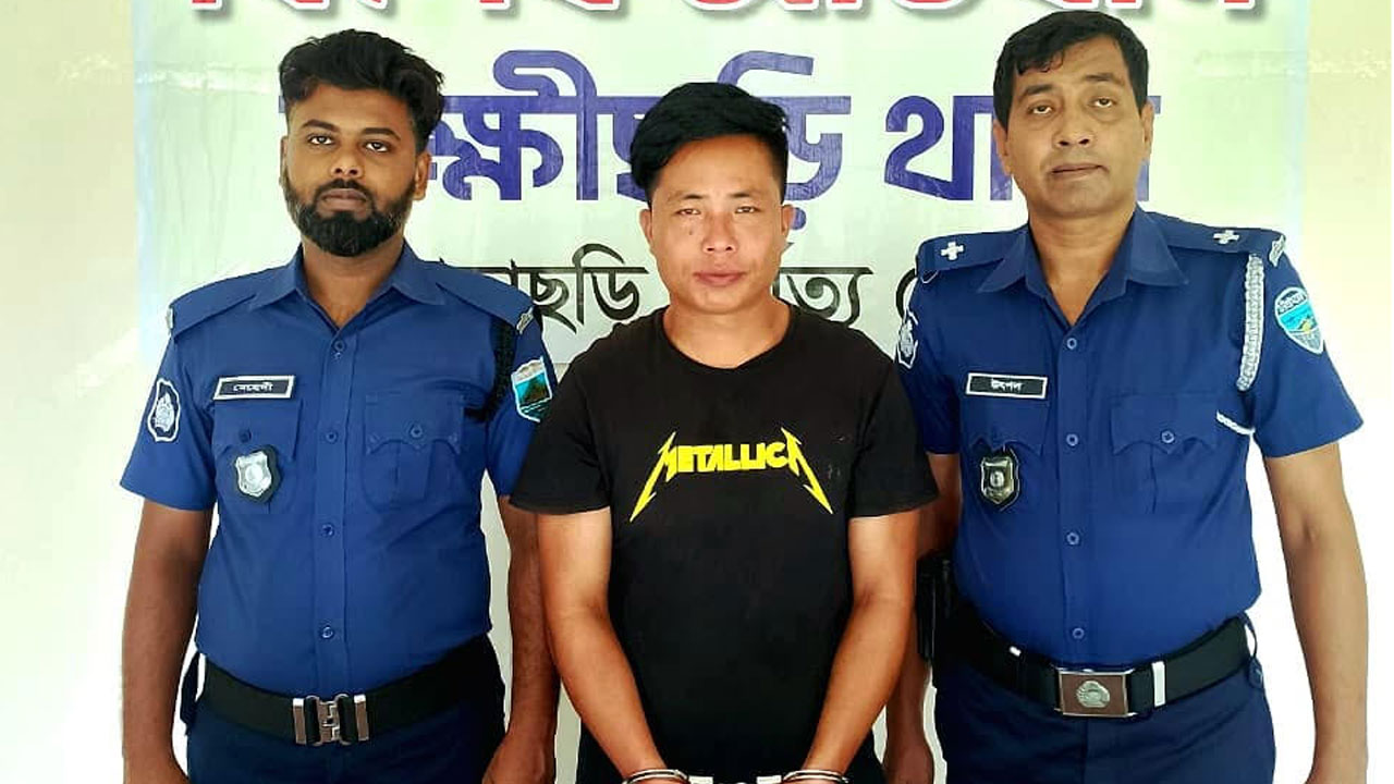 লক্ষ্মীছড়িতে সেনাবাহিনীর অভিযানে অস্ত্রসহ ইউপিডিএফ সদস্য আটক