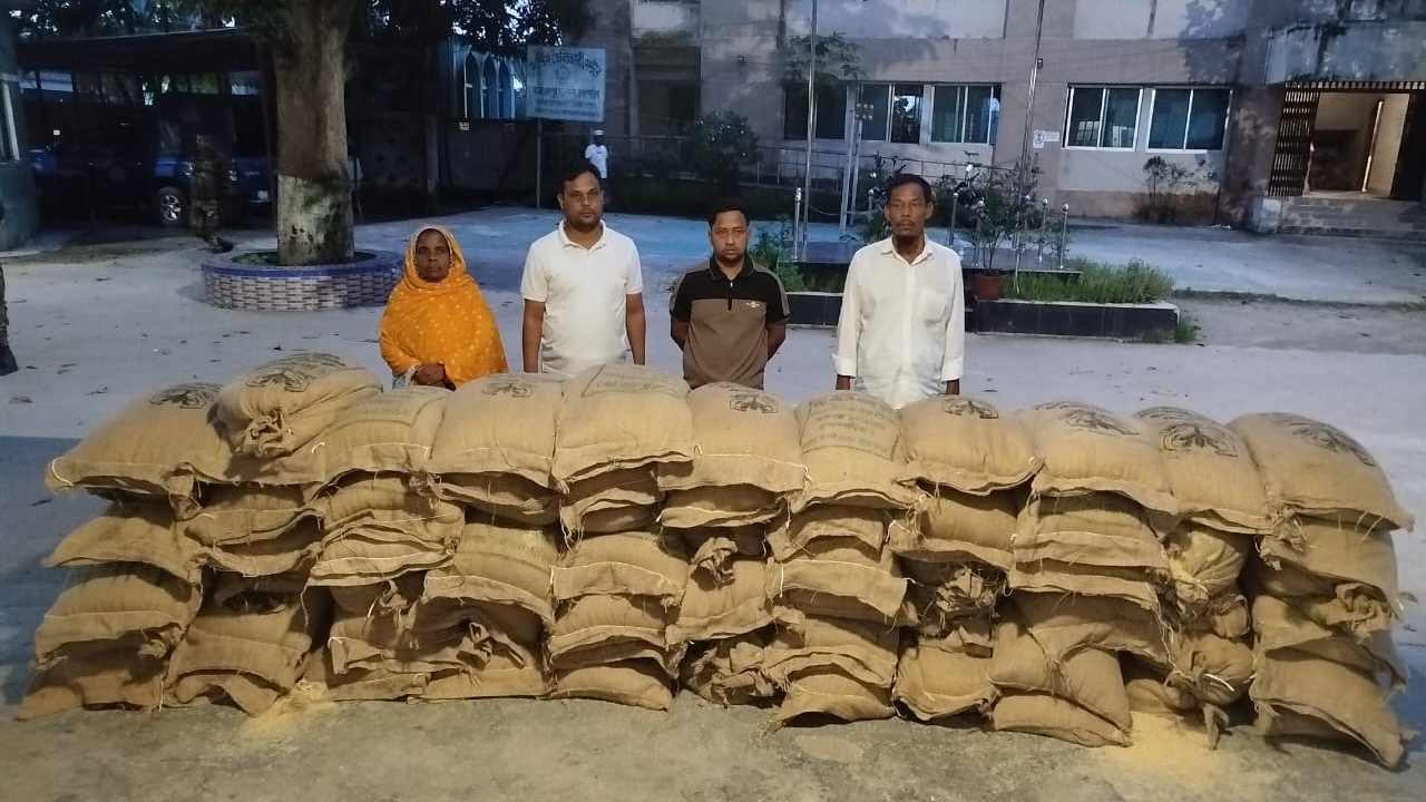 চার ইউপি সদস্যের বাড়ি থেকে ৬৮ বস্তা সরকারি চাল উদ্ধার
