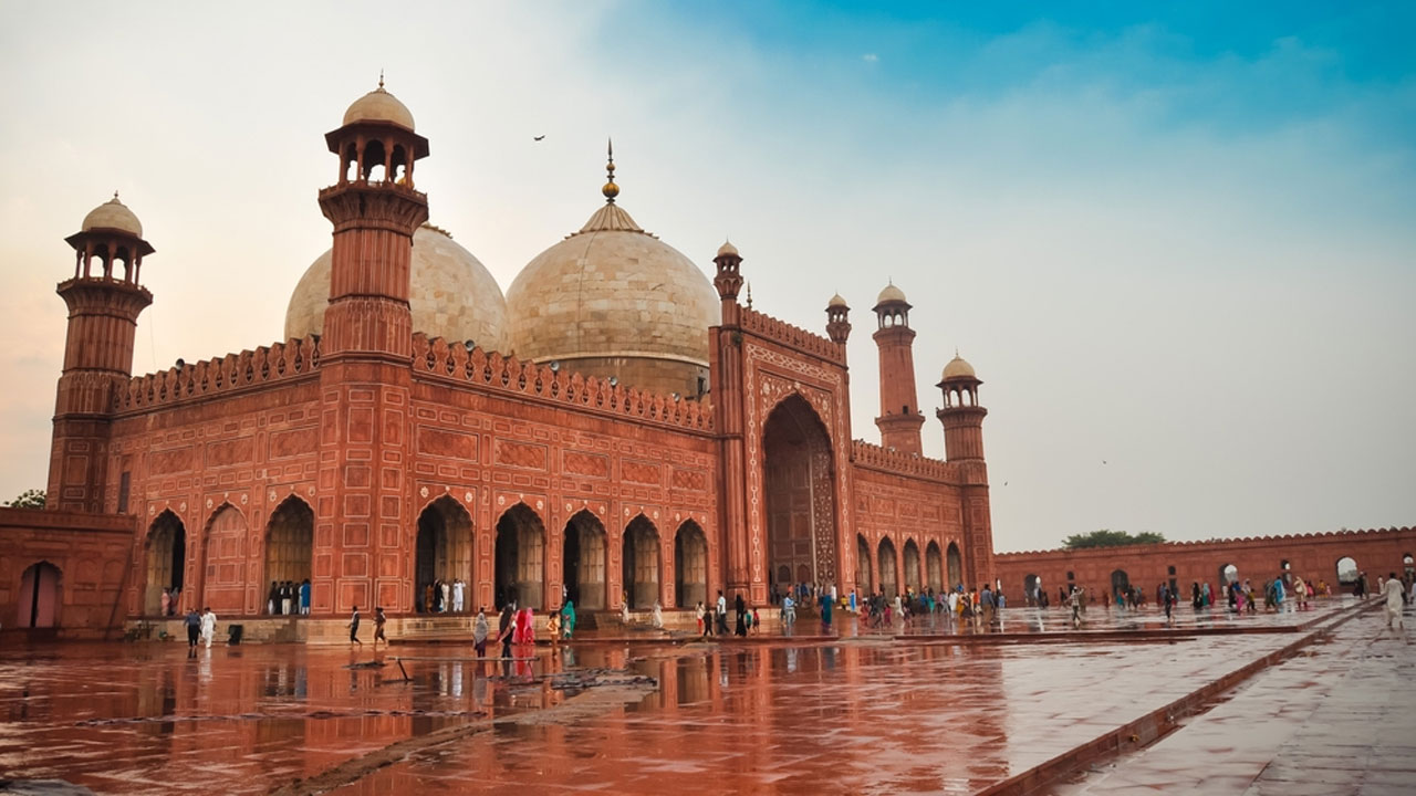 পাকিস্তানের বাদশাহী মসজিদ যেভাবে নির্মিত হয়েছে