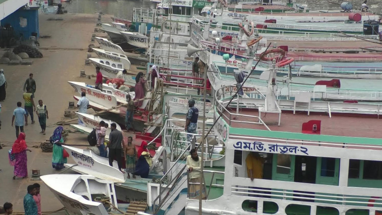 বরিশালের অভ্যন্তরীণ রুটে লঞ্চ চলাচলে নিষেধাজ্ঞা