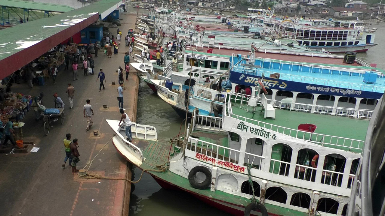 বরিশালে অভ্যন্তরীণ সব রুটের লঞ্চ চলাচল দ্বিতীয় দিনের মতো বন্ধ