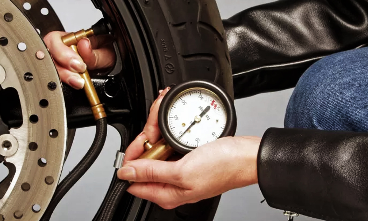 বাইকের টায়ার প্রেসার ঠিক না থাকলে যে বিপদে পড়তে পারেন