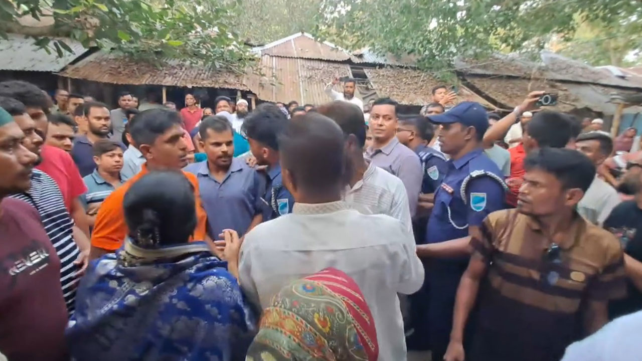 মাদারীপুরে বিএনপির সম্মেলনে দুই পক্ষের সংঘর্ষ, বোমা বিস্ফোরণ