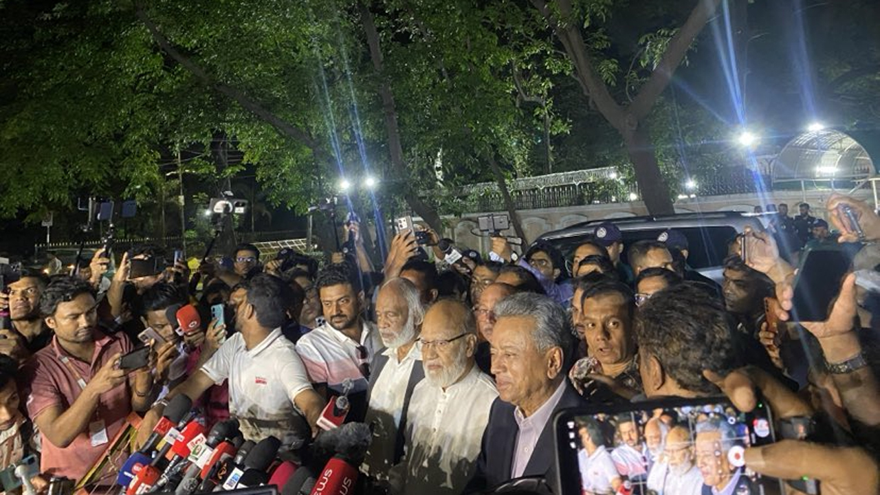 বিতর্কিতদের বাদ দিয়ে উপদেষ্টা পরিষদ পুনর্গঠনের দাবি জানিয়েছে বিএনপি