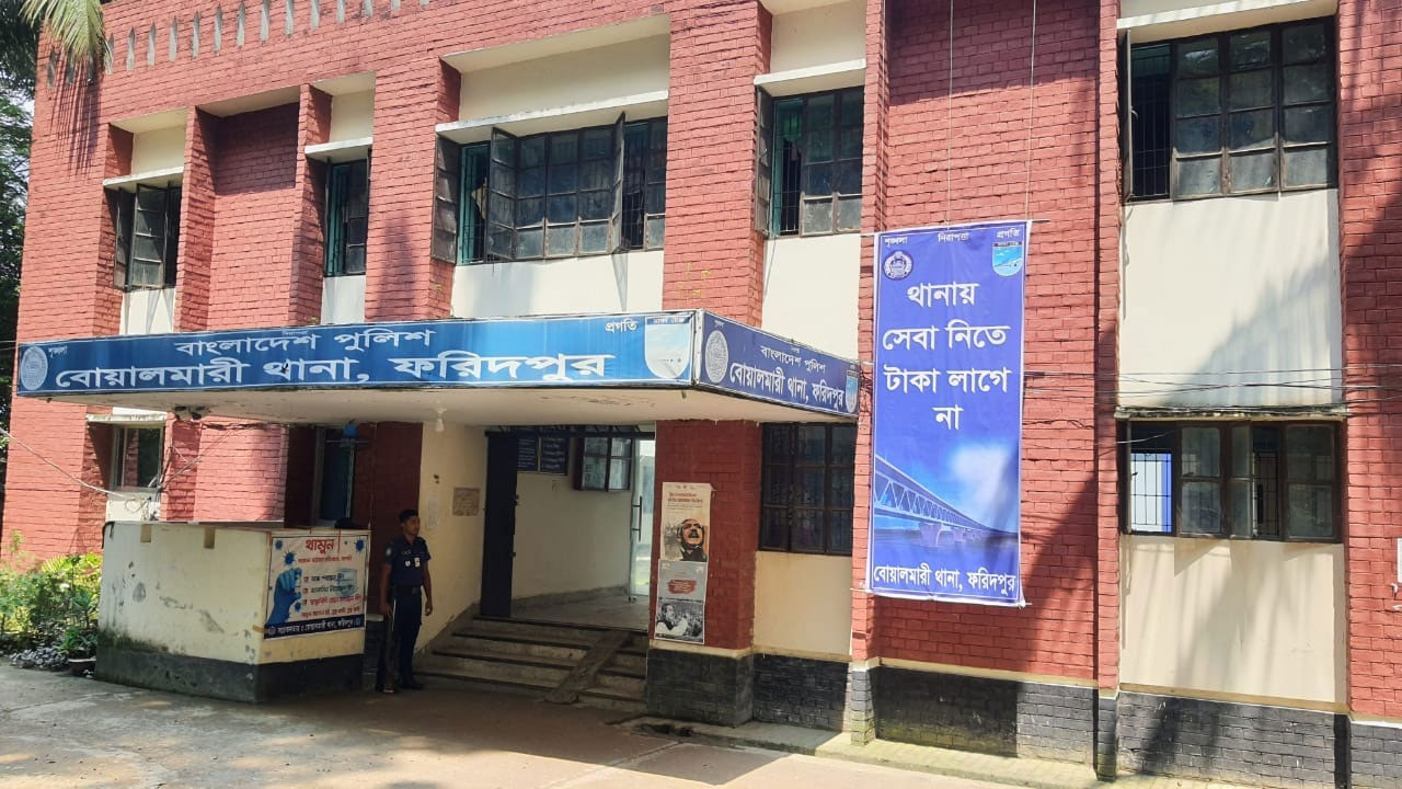 বিদ্যুতের লাইন বিচ্ছিন্ন করায় অফিসে ঢুকে মারধর করলেন বিএনপি নেতা