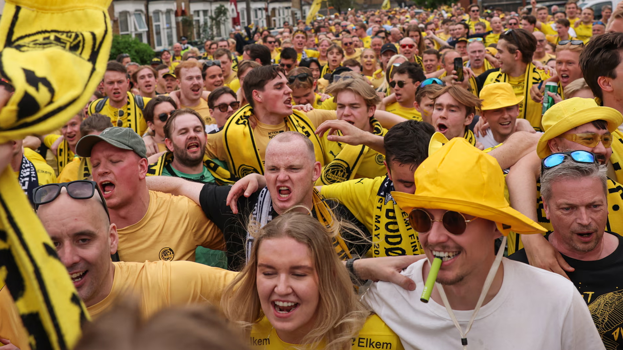 ৫ কেজি শুঁটকির বিনিময়ে পেলেন সেমিফাইনালের টিকিট