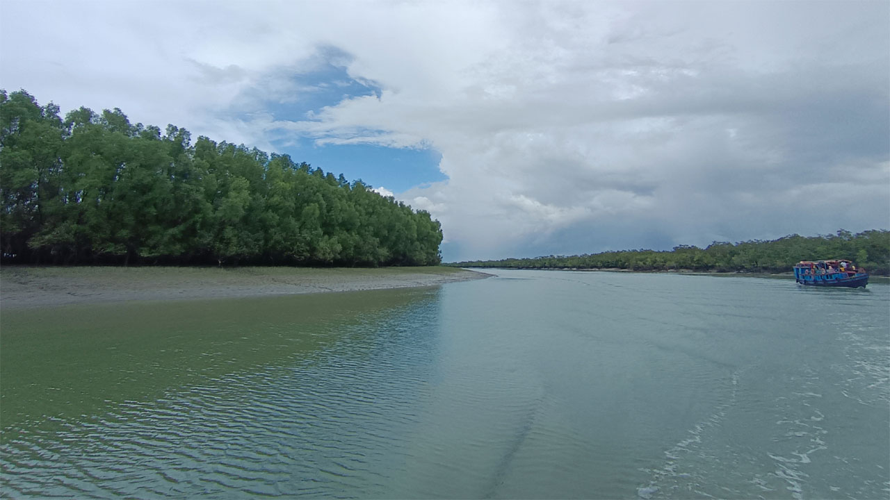 নদীপথে ৬২ ভারতীয় নাগরিককে বাংলাদেশে পুশ ইন