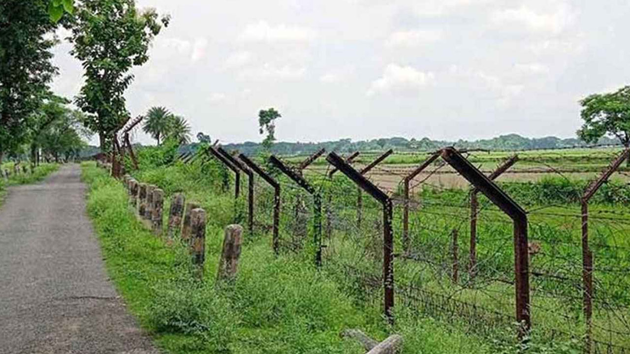 ঠাকুরগাঁও সীমান্তে ৪ বাংলাদেশি আটক