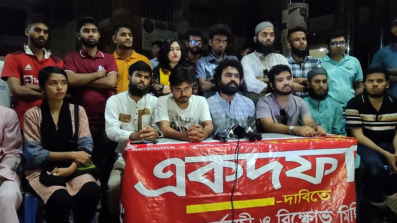 উপাচার্যের অপসারণ দাবিতে আমরণ অনশনে বরিশাল বিশ্ববিদ্যালয়ের শিক্ষার্থীরা