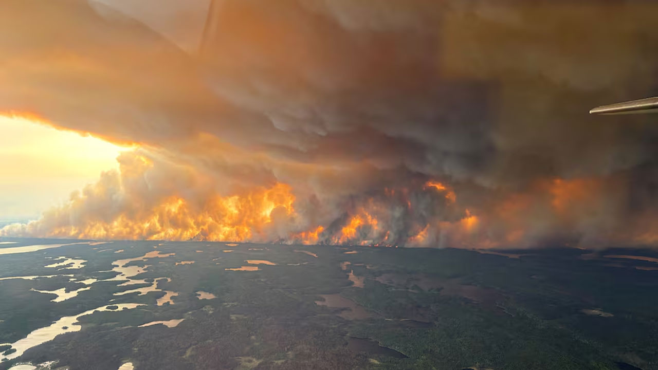 ম্যানিটোবায় জরুরি অবস্থা জারি, হাজারো মানুষকে সরে যাওয়ার নির্দেশ
