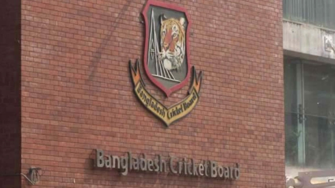 সভাপতি ফারুকের পদত্যাগের আভাস, আছে আইসিসি নিষেধাজ্ঞার শঙ্কা