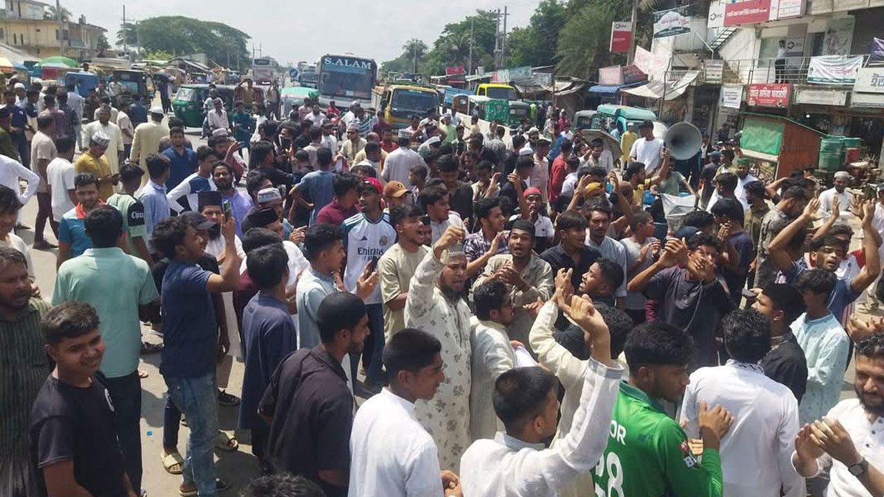 পুলিশের সঙ্গে সংঘর্ষে আটক ১০, নতুন কর্মসূচি ঘোষণা ছাত্রসেনার