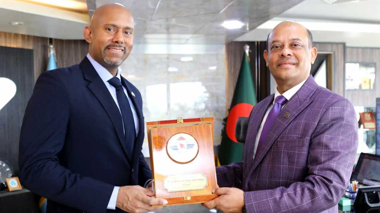 বেবিচক চেয়ারম্যানের সঙ্গে কানাডার হাইকমিশনারের সাক্ষাৎ
