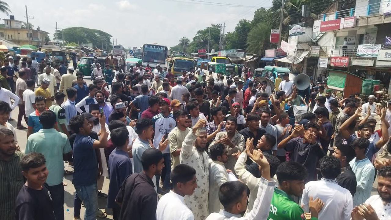 মাওলানা রইস হত্যা : চট্টগ্রামের বিভিন্ন স্থানে সড়ক অবরোধ