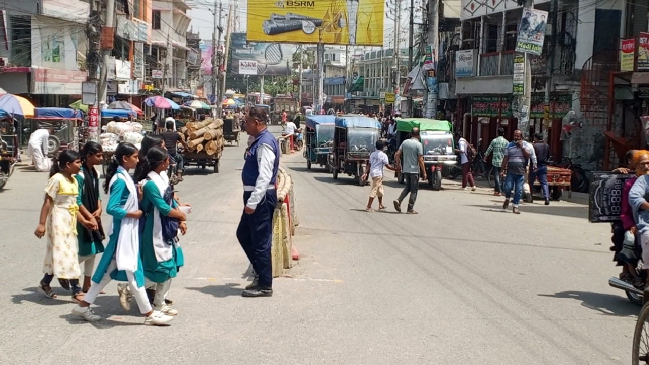 চুয়াডাঙ্গায় তাপমাত্রা ৪০ ডিগ্রি ছুঁই ছুঁই, গরমে অতিষ্ঠ জনজীবন
