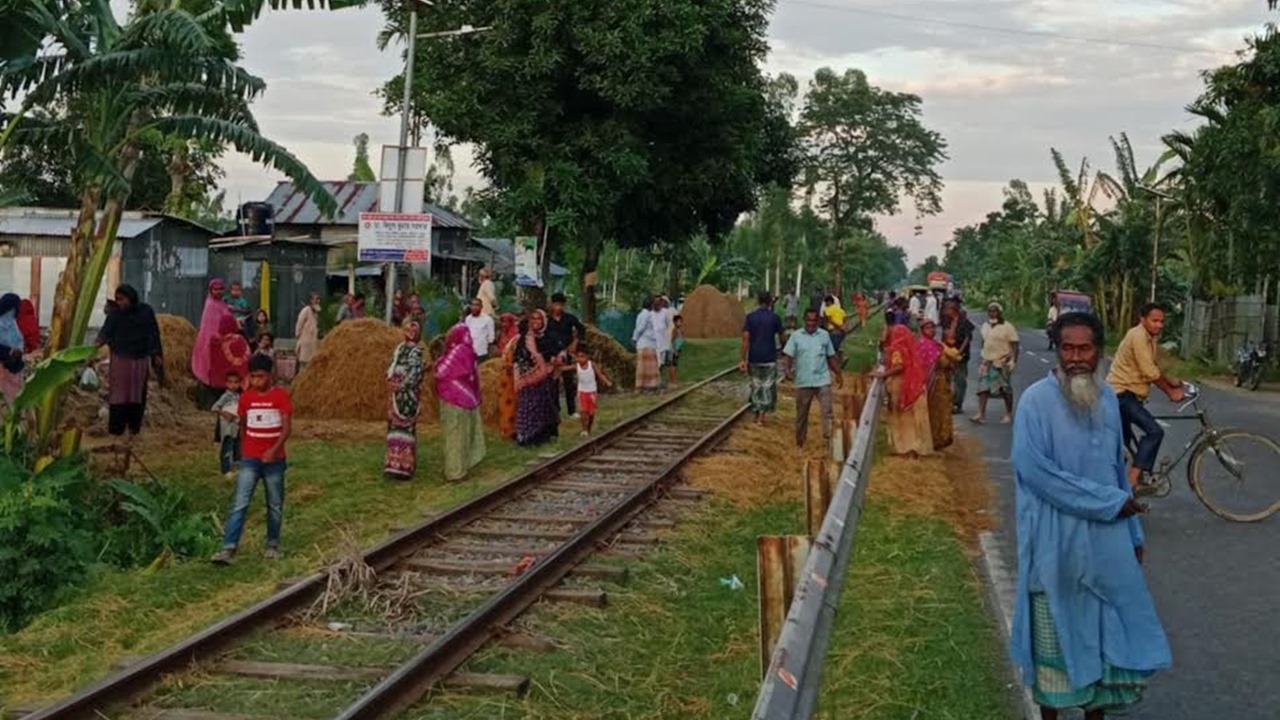 গরুকে বাঁচাতে গিয়ে প্রাণ দিলেন মালিক