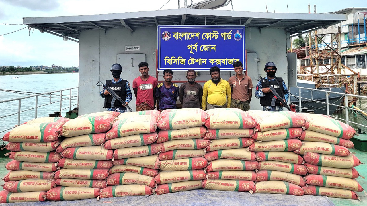 রাখাইনে সিমেন্ট নিয়ে যাওয়ার পথে আটক ৫