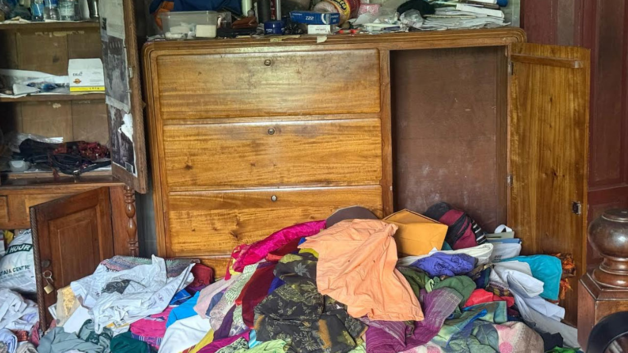 পুলিশের অতিরিক্ত ডিআইজির পৈতৃক বাড়িতে ডাকাতি