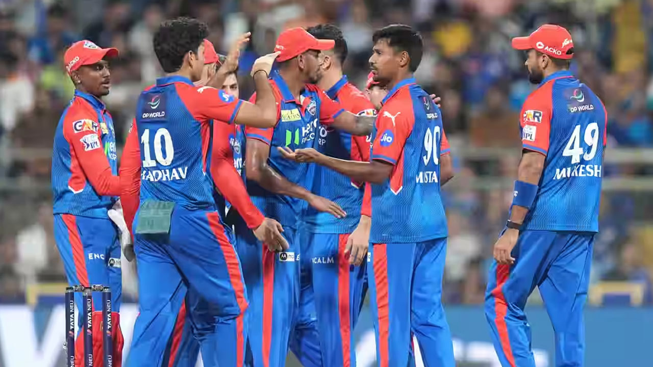 টস জিতে ফিল্ডিংয়ে দিল্লি, অভিষেক হচ্ছে এক বিদেশির