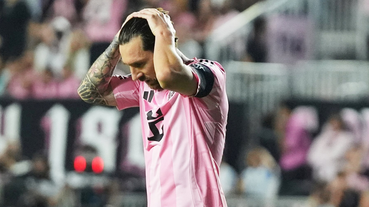 ঘরের মাঠে হেরেই সেমিফাইনাল থেকে বিদায় মেসিদের