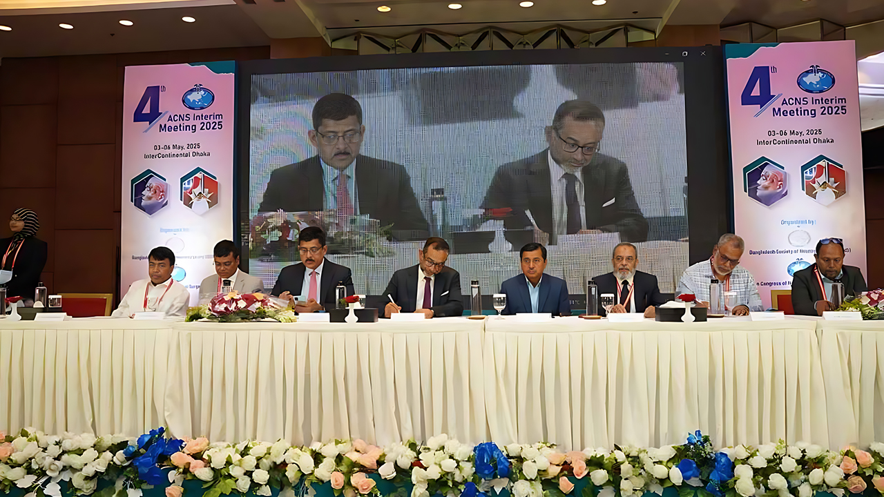 স্বাস্থ্য খাত টিকিয়ে রেখেছে চিকিৎসকের ত্যাগ-রোগীর আর্থিক সংগ্রাম