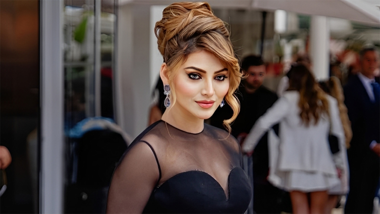 বিতর্কের মাঝে উর্বশী বললেন ‘মা আমার অনুপ্রেরণা’