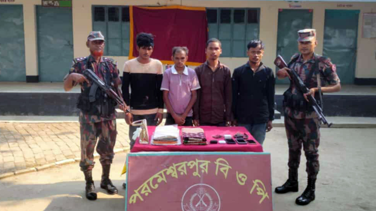 অবৈধভাবে ভারত থেকে বাংলাদেশে প্রবেশ, আটক ৪