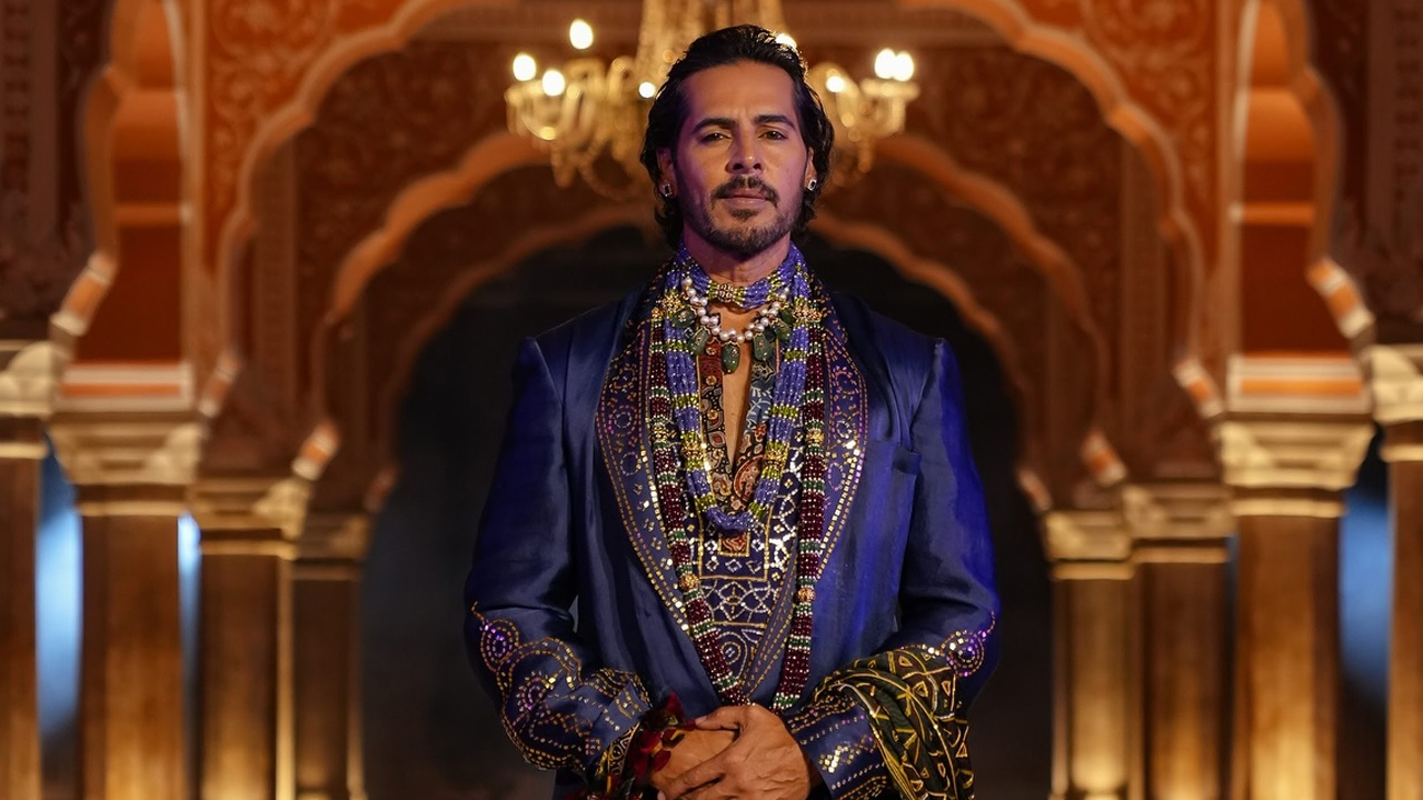 সড়কে বৃষ্টির পানিতে দুর্ভোগ, অভিনেতাকে তলব পুলিশের