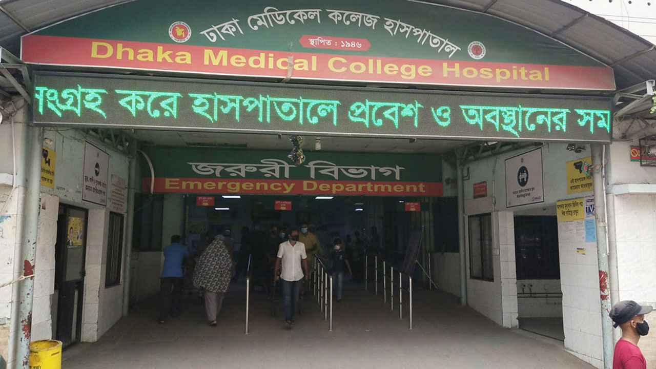 ব্রাহ্মণবাড়িয়ায় ট্রাকচালককে গুলি, ঢামেকে ভর্তি