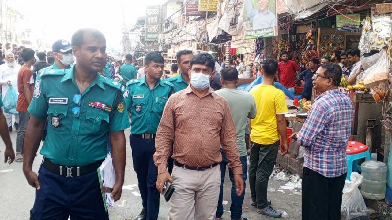 ঢাকার রাস্তায় উচ্ছেদ অভিযান ডিএমপির, গ্রেপ্তার ১০