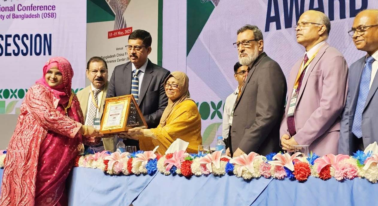 চোখের চিকিৎসায় শ্রেষ্ঠত্বের স্বীকৃতি পেলেন ১৭ চিকিৎসক