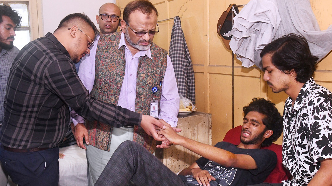 চাঁদনী চক মার্কেটে ঢাবির শিক্ষার্থীদের হেনস্তা-মারধর, গ্রেপ্তার ৩