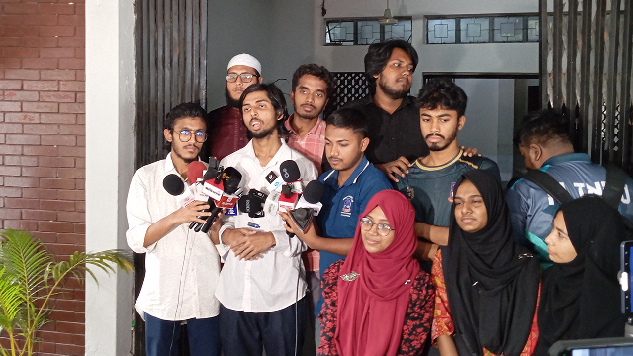 ঈদের ছুটির আগে ডাকসুর তফসিল ঘোষণার দাবি শিক্ষার্থীদের