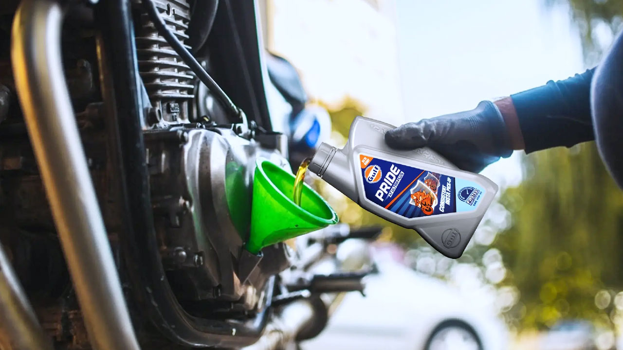 মোটরসাইকেলের ইঞ্জিন অয়েল পরিবর্তনের সঠিক পদ্ধতি জেনে নিন